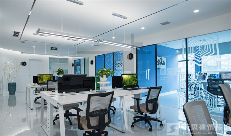 顶棚天花设计在<a href=//csfgw.cn/ target=_blank class=infotextkey>合肥办公室装修</a>中的运用